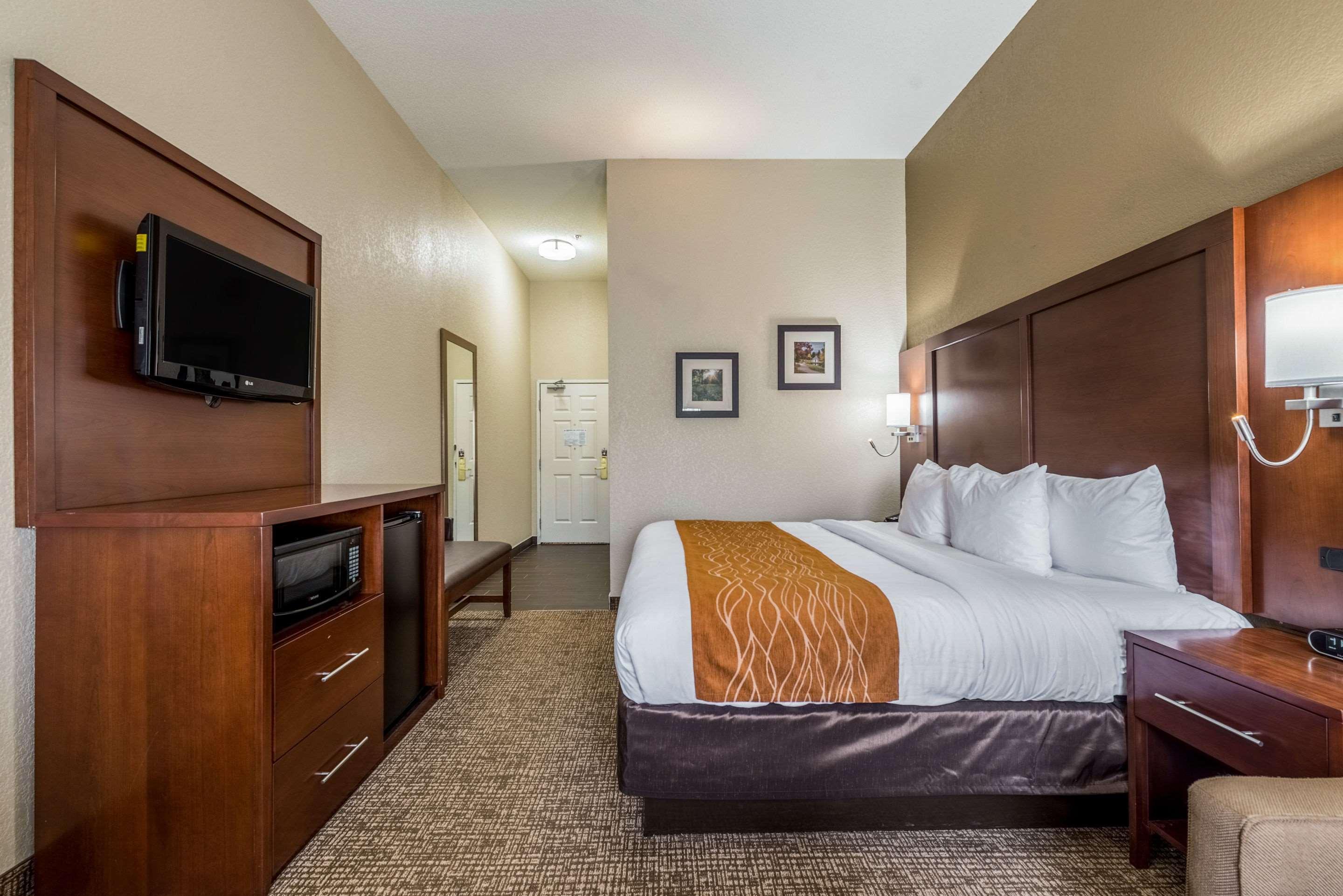 Comfort Inn & Suites Dayton North Exterior photo